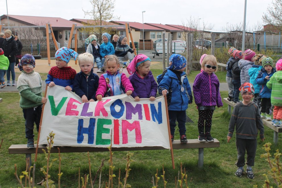 Elstu börnun vel fagnað við heimkomu